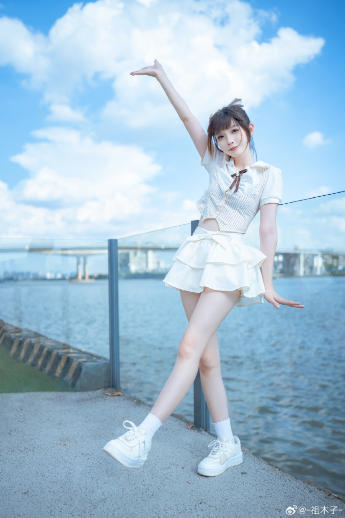  娱乐吃瓜718 