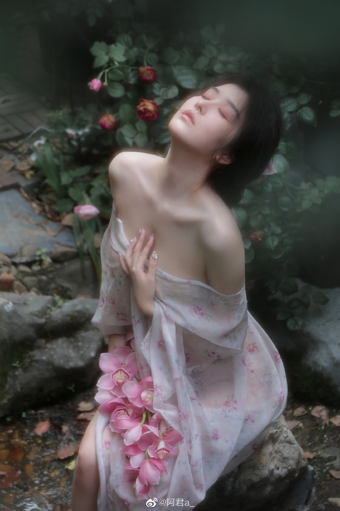  24小时黑瓜吃料} 
