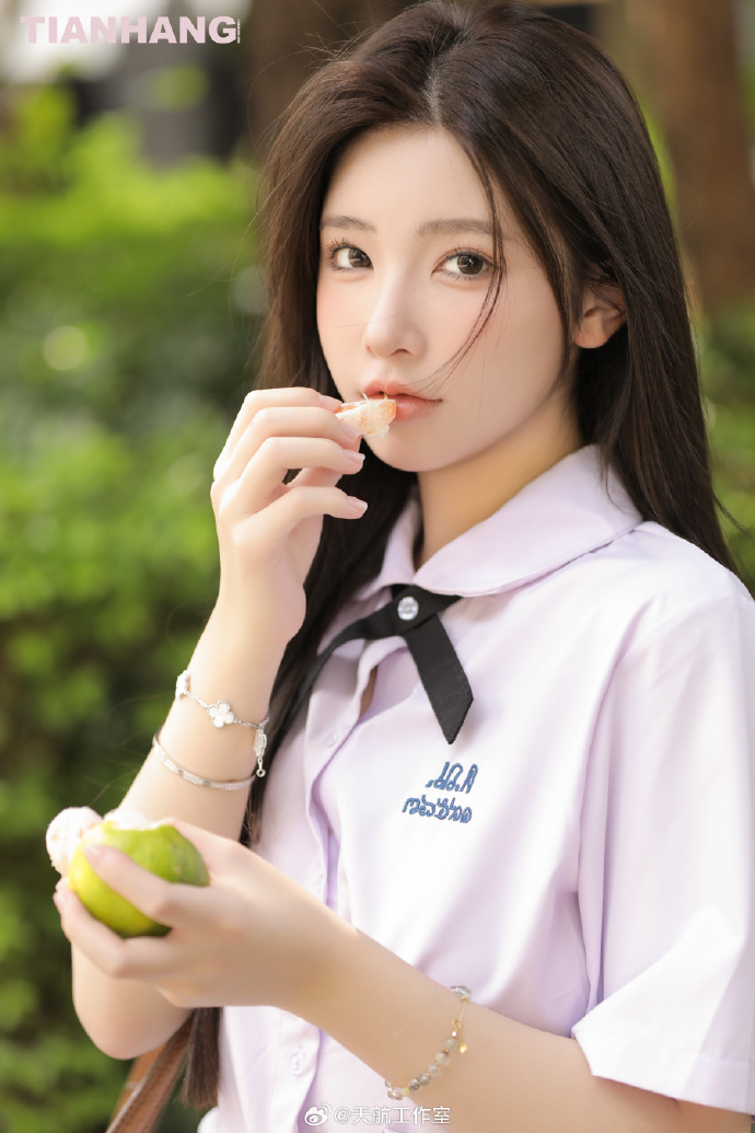  免费黑料 