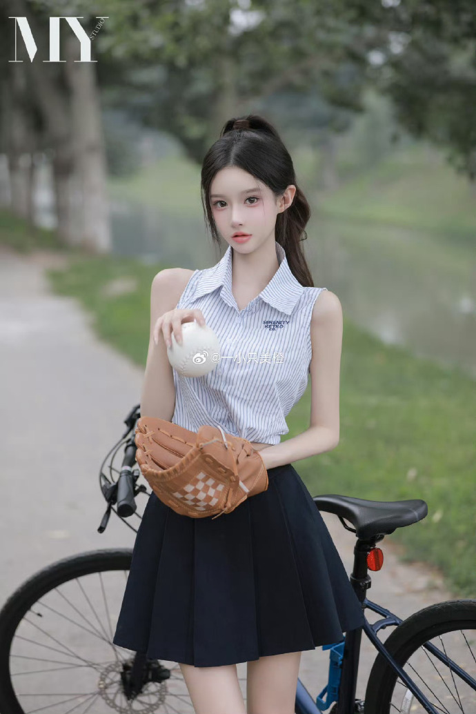  网红吃瓜 